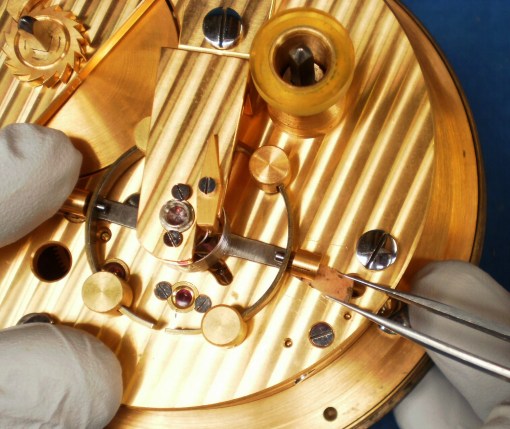 Figure 7 ; Corking (or uncorking) a balance.